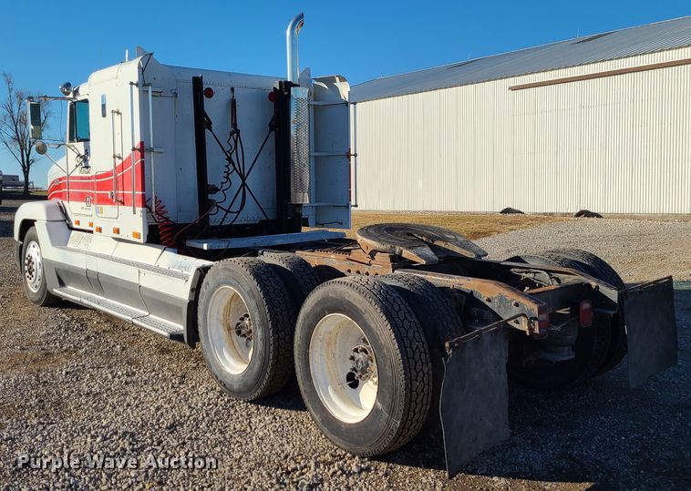 image for item GB9162 1990 Freightliner FLD120  semi truck