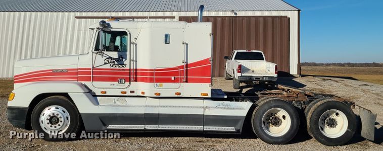 image for item GB9162 1990 Freightliner FLD120  semi truck