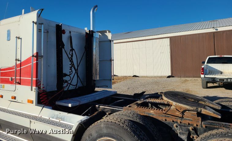 image for item GB9162 1990 Freightliner FLD120  semi truck