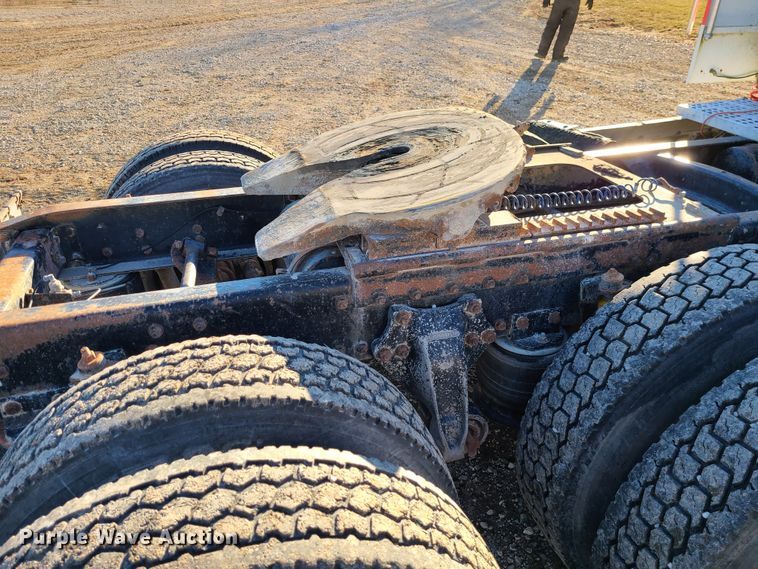 image for item GB9162 1990 Freightliner FLD120  semi truck