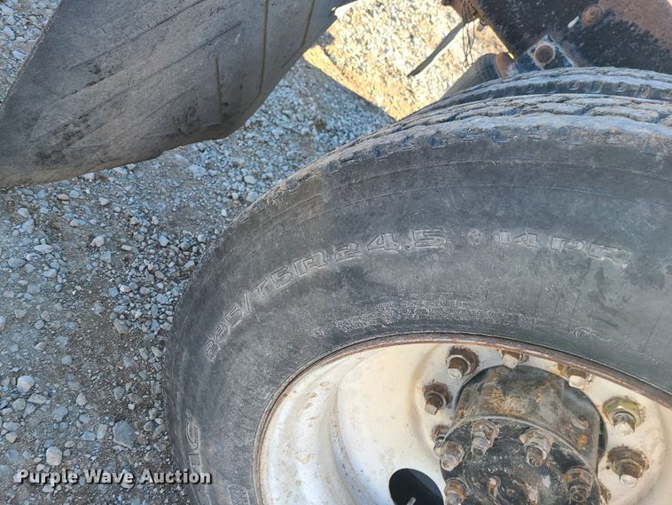 image for item GB9162 1990 Freightliner FLD120  semi truck