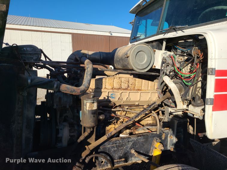 image for item GB9162 1990 Freightliner FLD120  semi truck