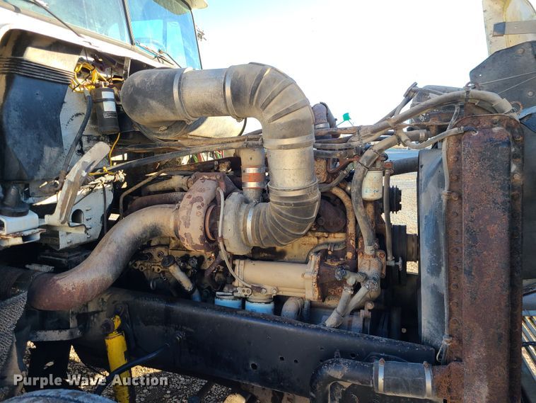 image for item GB9162 1990 Freightliner FLD120  semi truck