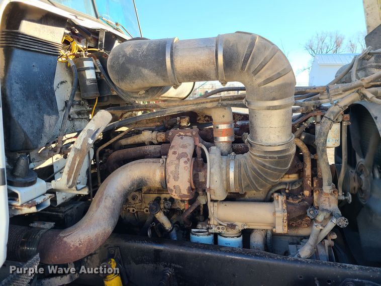 image for item GB9162 1990 Freightliner FLD120  semi truck