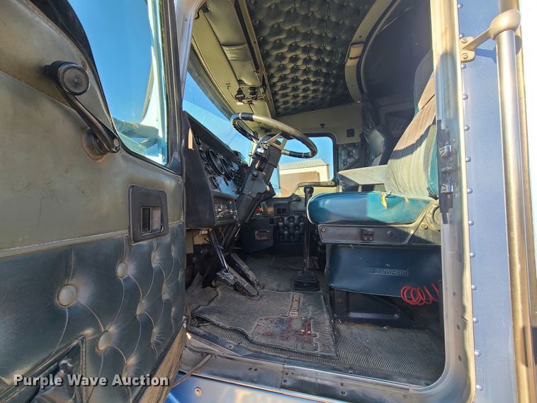 image for item GB9164 1996 Kenworth T600  semi truck