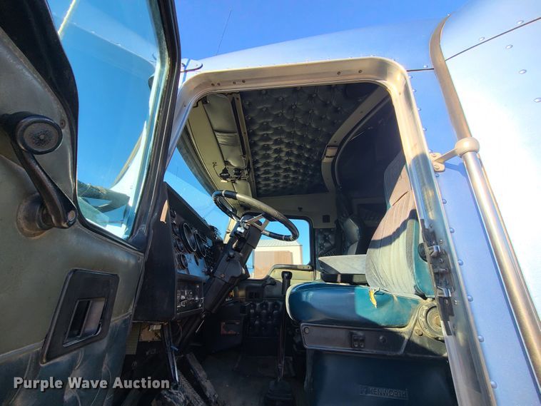 image for item GB9164 1996 Kenworth T600  semi truck