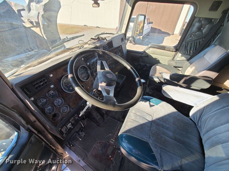 image for item GB9164 1996 Kenworth T600  semi truck