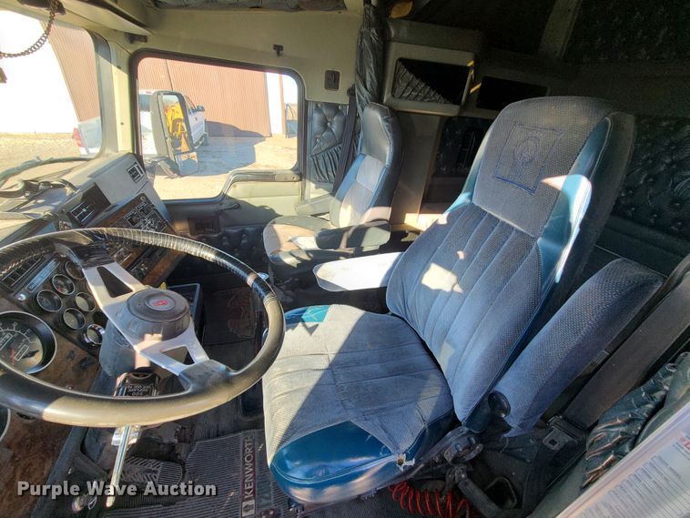 image for item GB9164 1996 Kenworth T600  semi truck