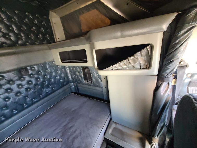 image for item GB9164 1996 Kenworth T600  semi truck