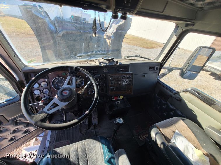 image for item GB9164 1996 Kenworth T600  semi truck