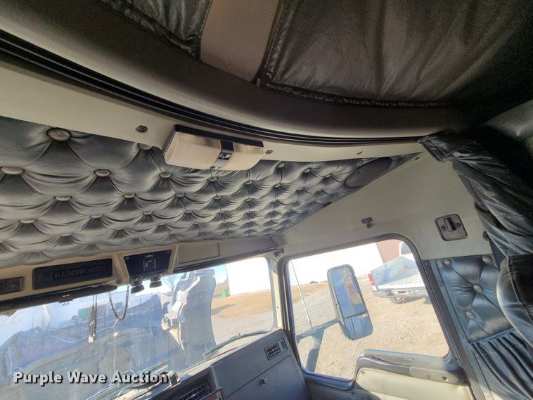 image for item GB9164 1996 Kenworth T600  semi truck