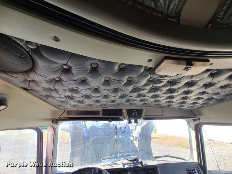 image for item GB9164 1996 Kenworth T600  semi truck