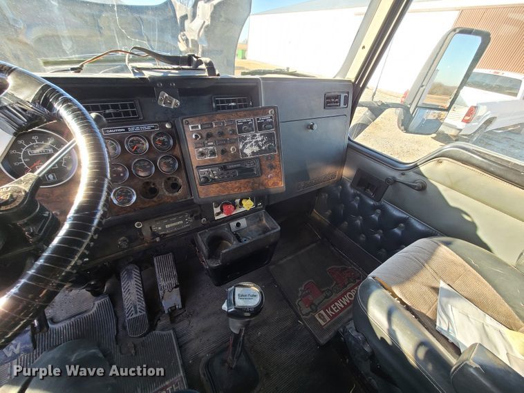 image for item GB9164 1996 Kenworth T600  semi truck