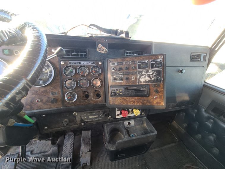 image for item GB9164 1996 Kenworth T600  semi truck