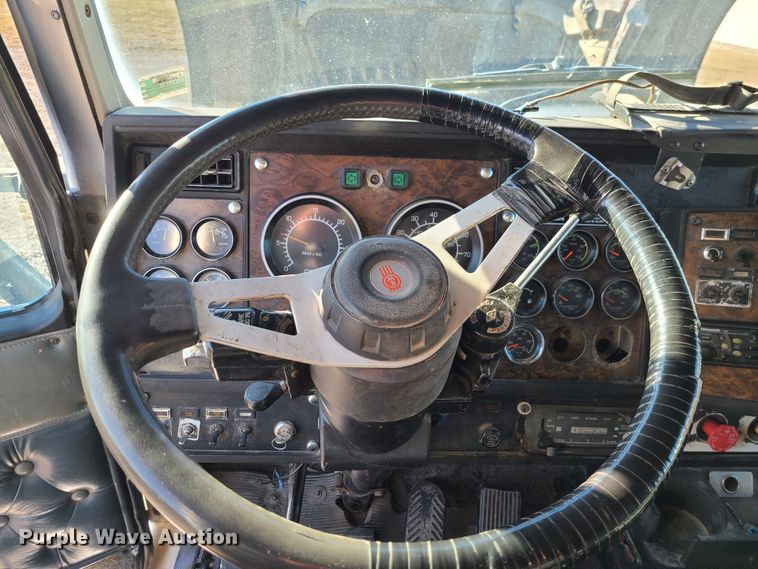 image for item GB9164 1996 Kenworth T600  semi truck