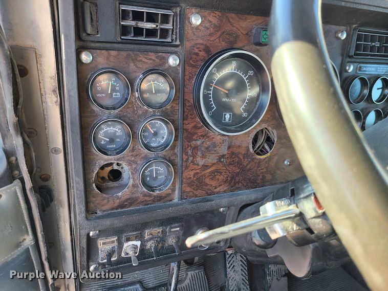 image for item GB9164 1996 Kenworth T600  semi truck