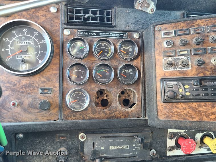 image for item GB9164 1996 Kenworth T600  semi truck