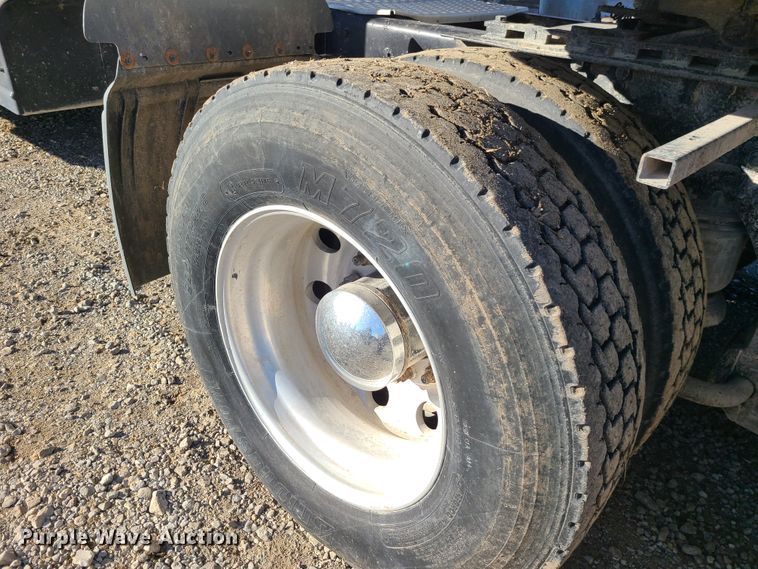 image for item GB9164 1996 Kenworth T600  semi truck