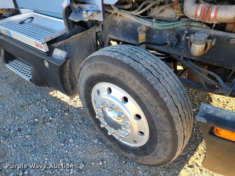 image for item GB9164 1996 Kenworth T600  semi truck