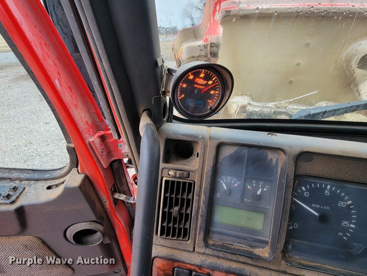 image for item HF9260 1998 Volvo VN  semi truck