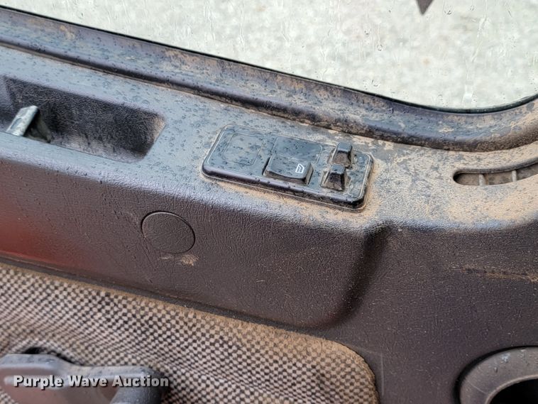 image for item HF9260 1998 Volvo VN  semi truck