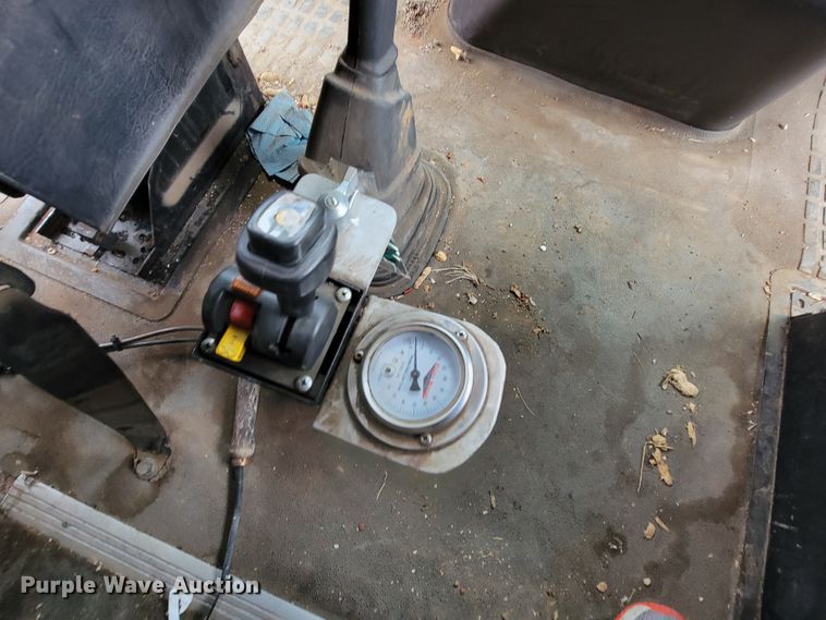 image for item HF9260 1998 Volvo VN  semi truck