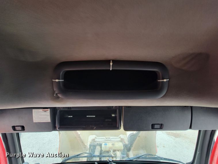 image for item HF9260 1998 Volvo VN  semi truck