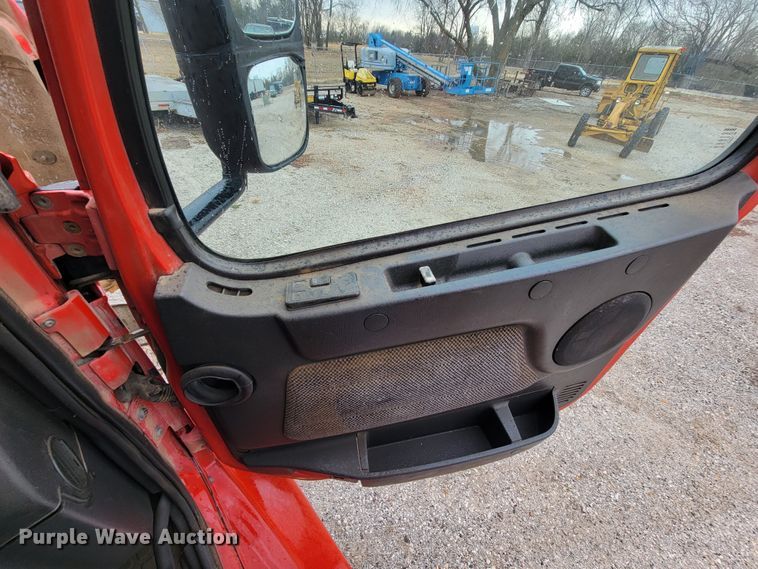 image for item HF9260 1998 Volvo VN  semi truck