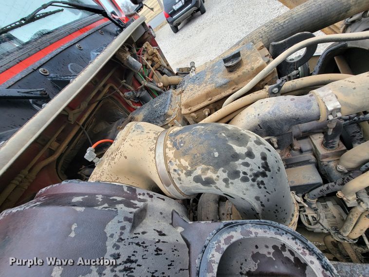 image for item HF9260 1998 Volvo VN  semi truck