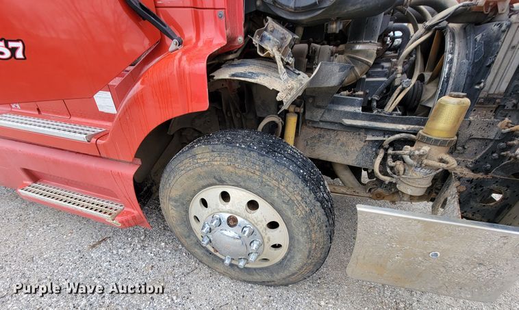 image for item HF9260 1998 Volvo VN  semi truck