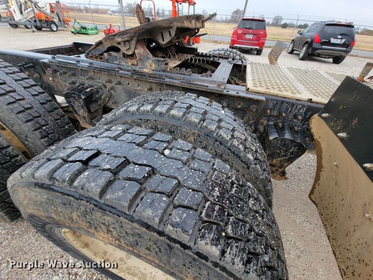 image for item HF9260 1998 Volvo VN  semi truck