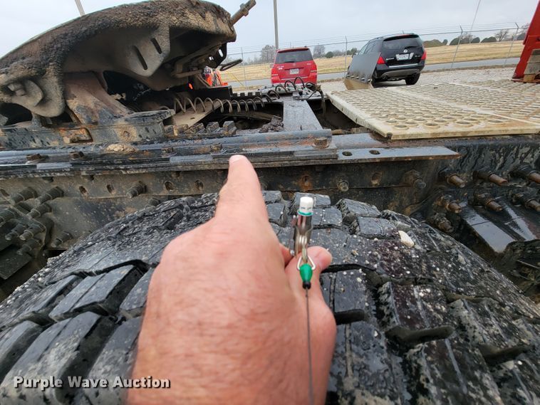 image for item HF9260 1998 Volvo VN  semi truck