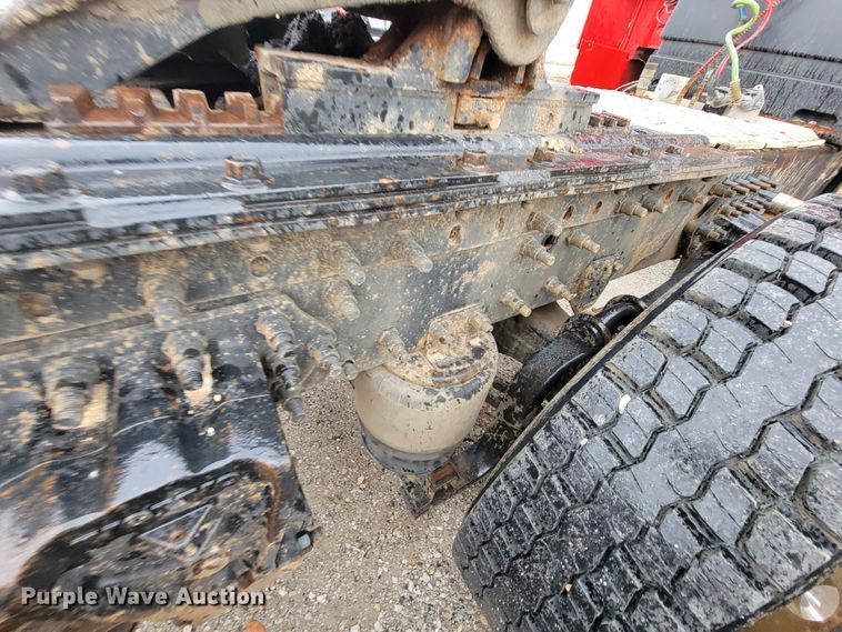 image for item HF9260 1998 Volvo VN  semi truck