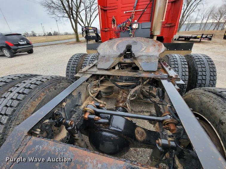 image for item HF9260 1998 Volvo VN  semi truck