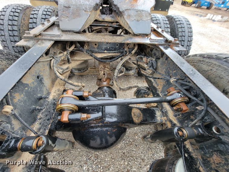 image for item HF9260 1998 Volvo VN  semi truck