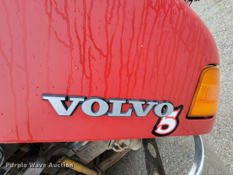 image for item HF9260 1998 Volvo VN  semi truck