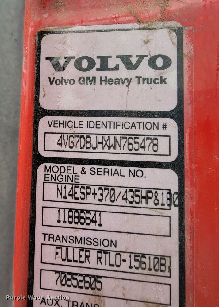 image for item HF9260 1998 Volvo VN  semi truck