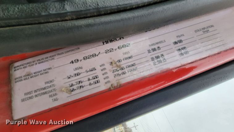 image for item HF9260 1998 Volvo VN  semi truck