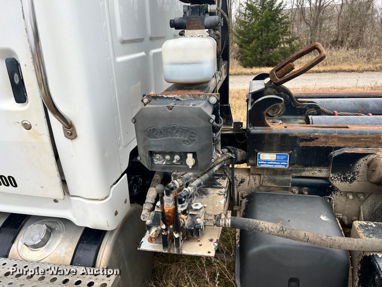 image for item ID9622 2006 Sterling LT9500  roll-off container truck