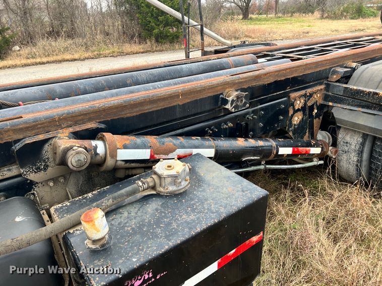 image for item ID9622 2006 Sterling LT9500  roll-off container truck