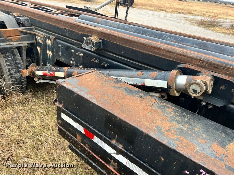 image for item ID9622 2006 Sterling LT9500  roll-off container truck