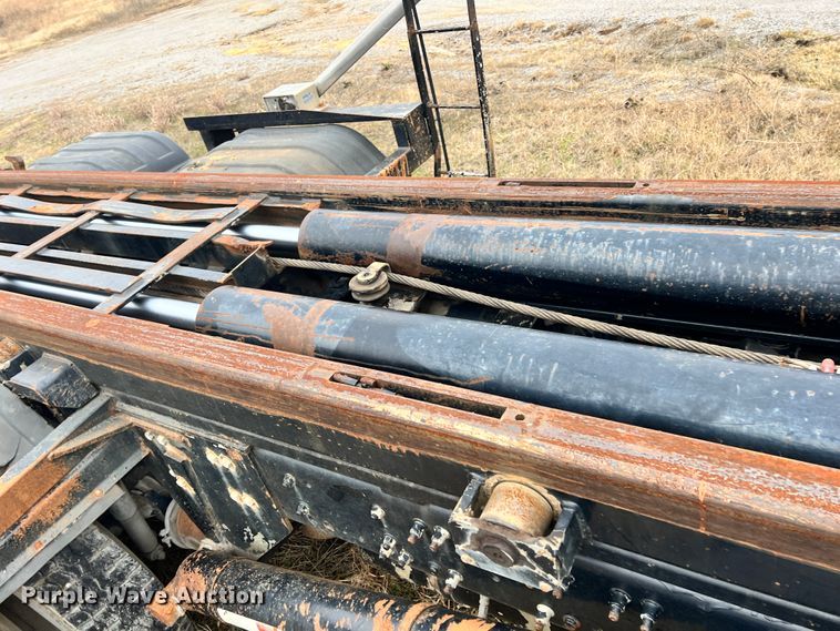 image for item ID9622 2006 Sterling LT9500  roll-off container truck