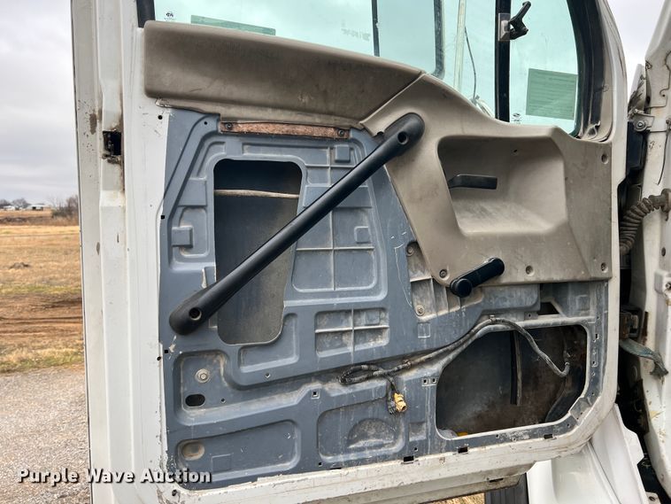 image for item ID9622 2006 Sterling LT9500  roll-off container truck