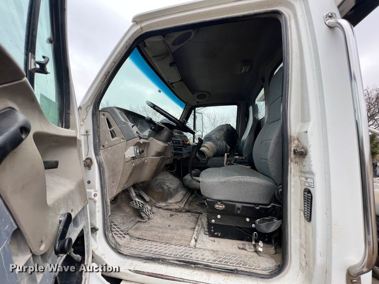 image for item ID9622 2006 Sterling LT9500  roll-off container truck