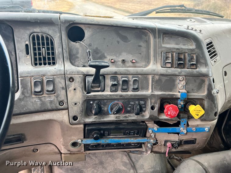 image for item ID9622 2006 Sterling LT9500  roll-off container truck