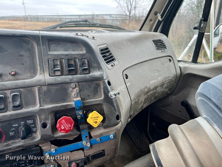 image for item ID9622 2006 Sterling LT9500  roll-off container truck