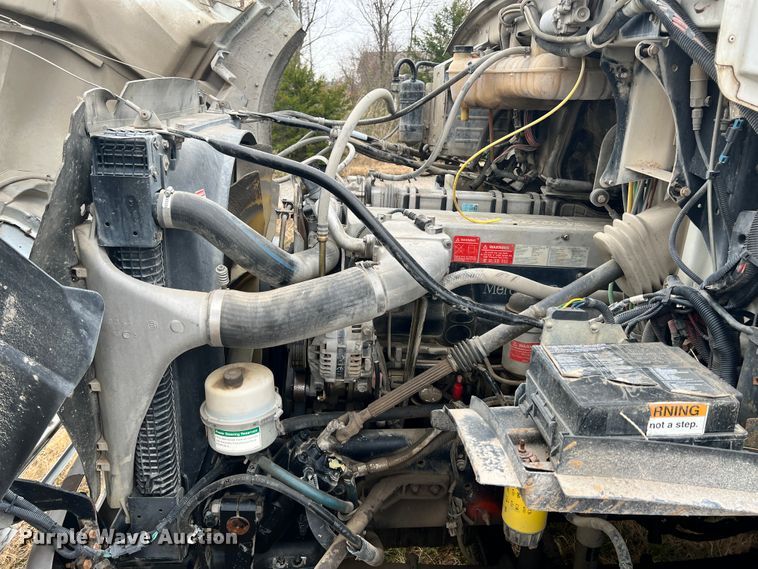 image for item ID9622 2006 Sterling LT9500  roll-off container truck