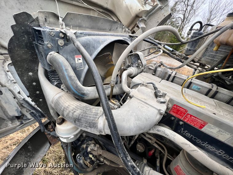 image for item ID9622 2006 Sterling LT9500  roll-off container truck