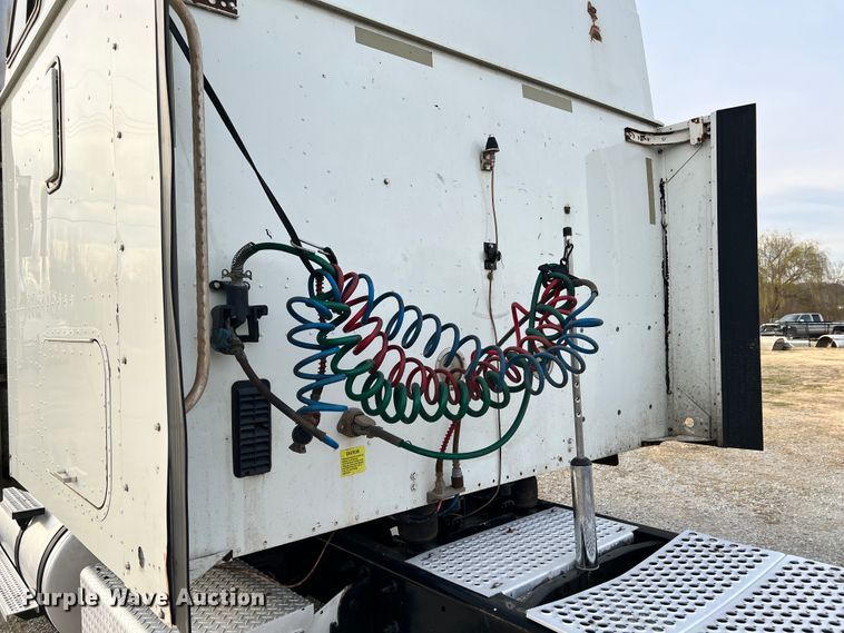 image for item ID9627 2009 International 9900i  semi truck