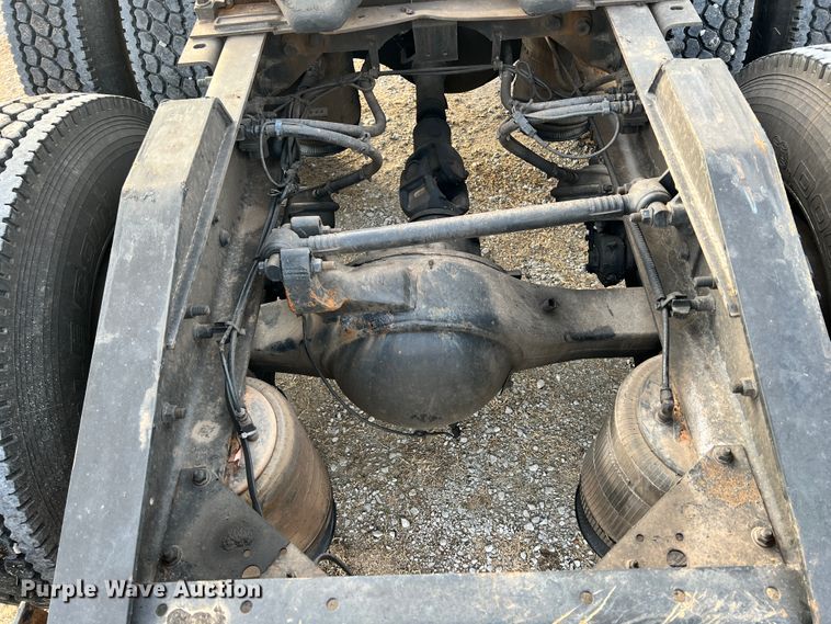 image for item ID9627 2009 International 9900i  semi truck